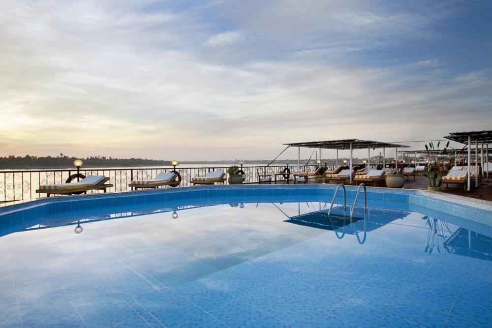 Nile Cruise 3 Nights From Aswan To Luxor Every Friday, Monday And Wednesday With Tours Buitenkant foto